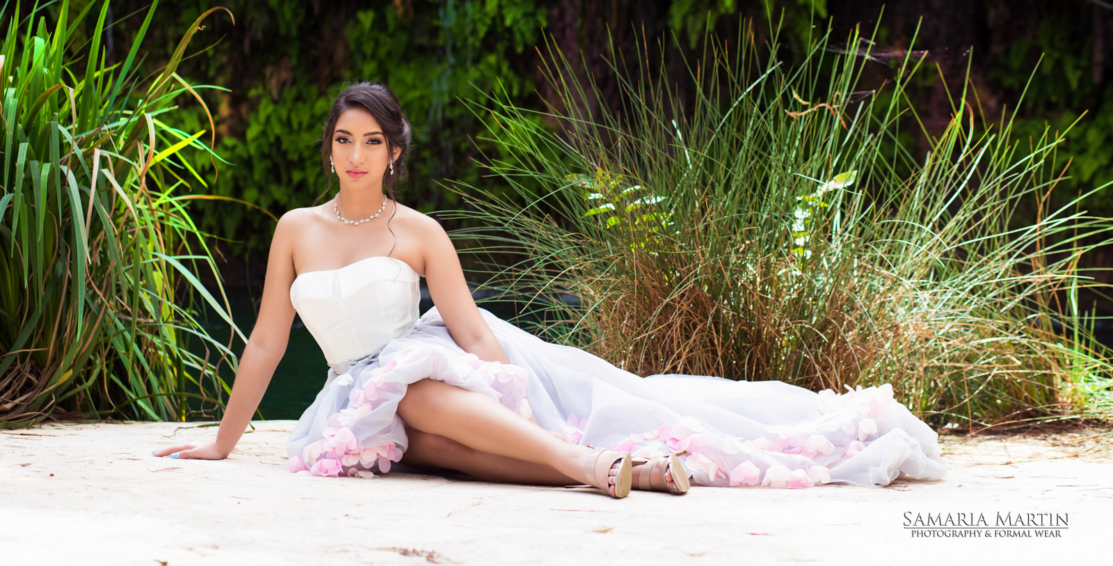 quinceanera with flowers, samaria martin photography, quinceaneras dresses in Miami, Miami dress rental, quince photography near me