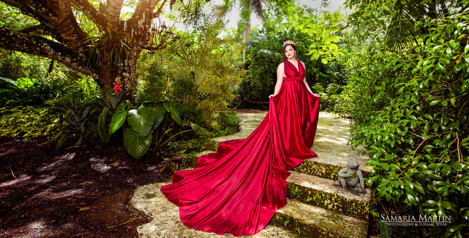 Quinceanera photoshoot with red dress, quince photos ideas, vestido de quinceanera donde rentar Florida, fotografia profesional, fotos de quince exclusivas