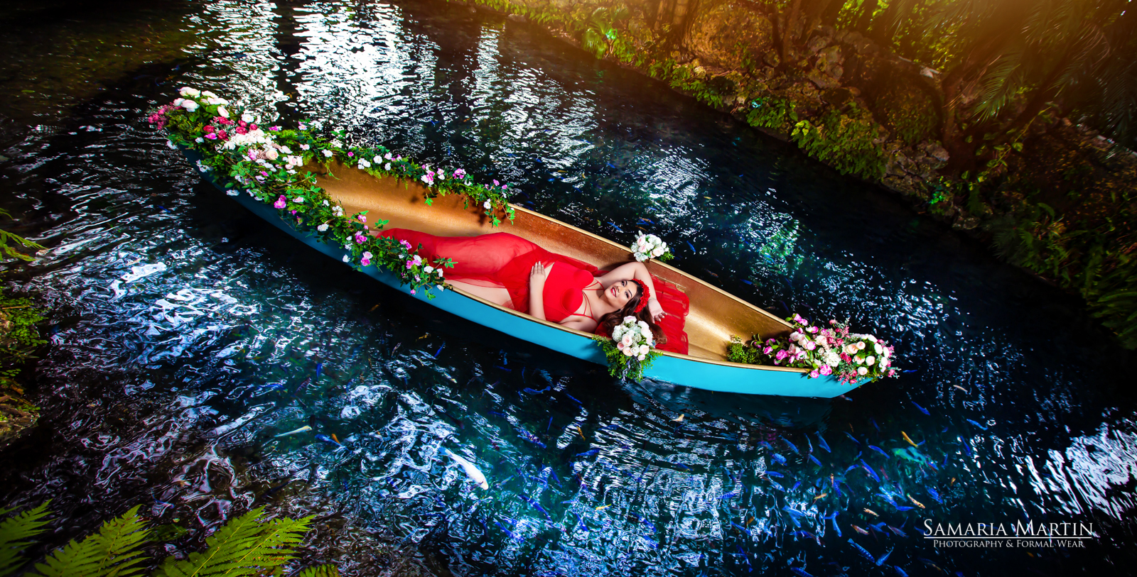 Quinceanera with flowers, quinceanera photoshoot in a lake, 15 photoshoot with flowers, Samaria Martin Photography3