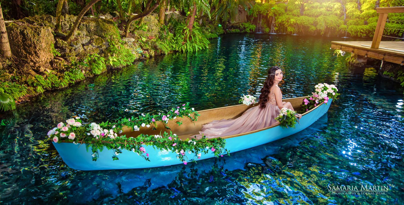 Quinceanera with flowers, quinceanera photoshoot in a lake, 15 photoshoot with flowers, best Miami photographer, Samaria Martin Photography 2