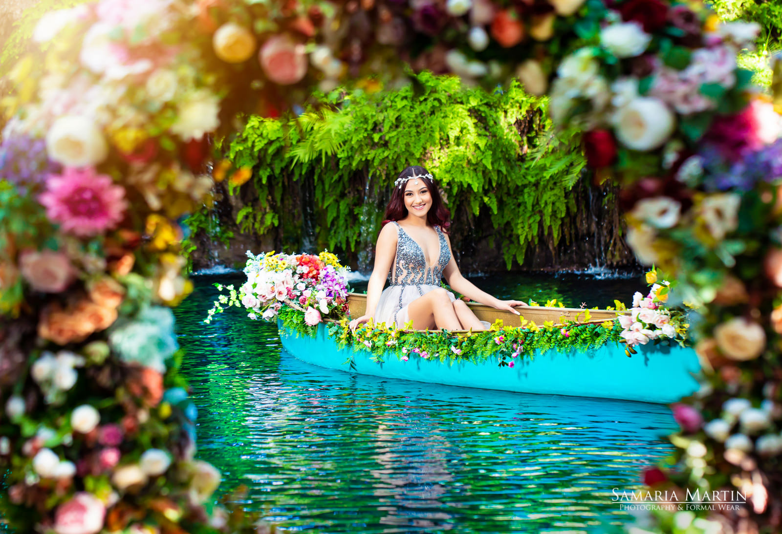 Quinceanera with flowers, quinceanera photoshoot in a lake, 15 photoshoot with flowers, best Tampa photographer, Samaria Martin Photography 3