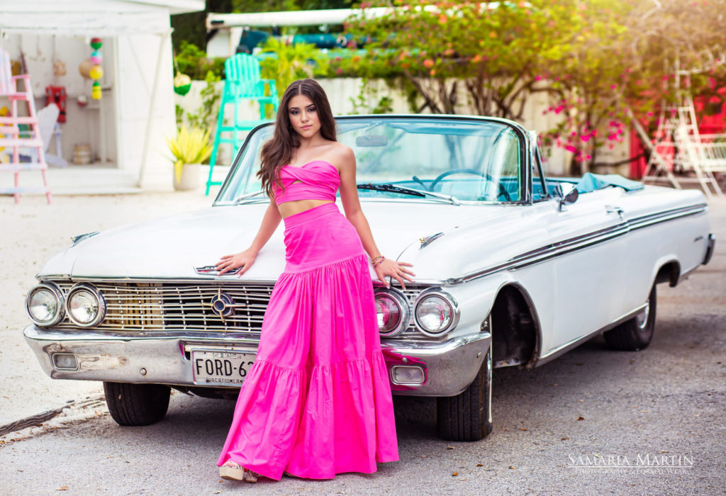 Places to take Quinceanera pictures in Miami Places to take sweet 16 pictures Sweet 16 photoshoot dresses