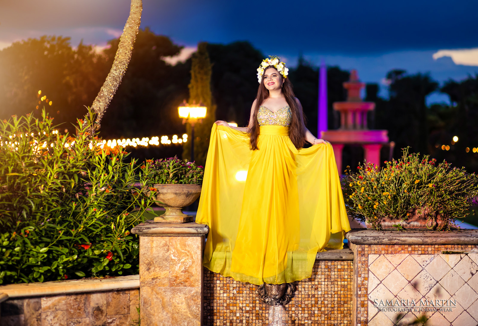 Quinceanera with flowers, quinceanera photoshoot in a lake, 15 photoshoot with flowers, best Tampa photographer, Samaria Martin 6