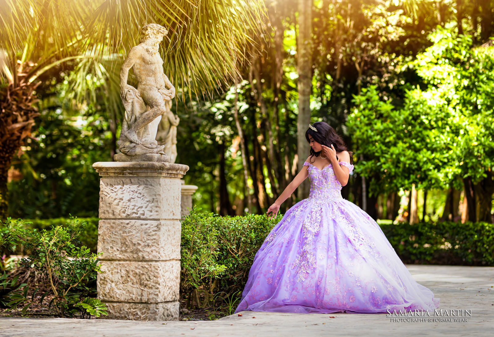 Quinceanera with flowers, quinceanera photoshoot, sweet 15, 15 photoshoot with flowers, best Tampa photographer 1