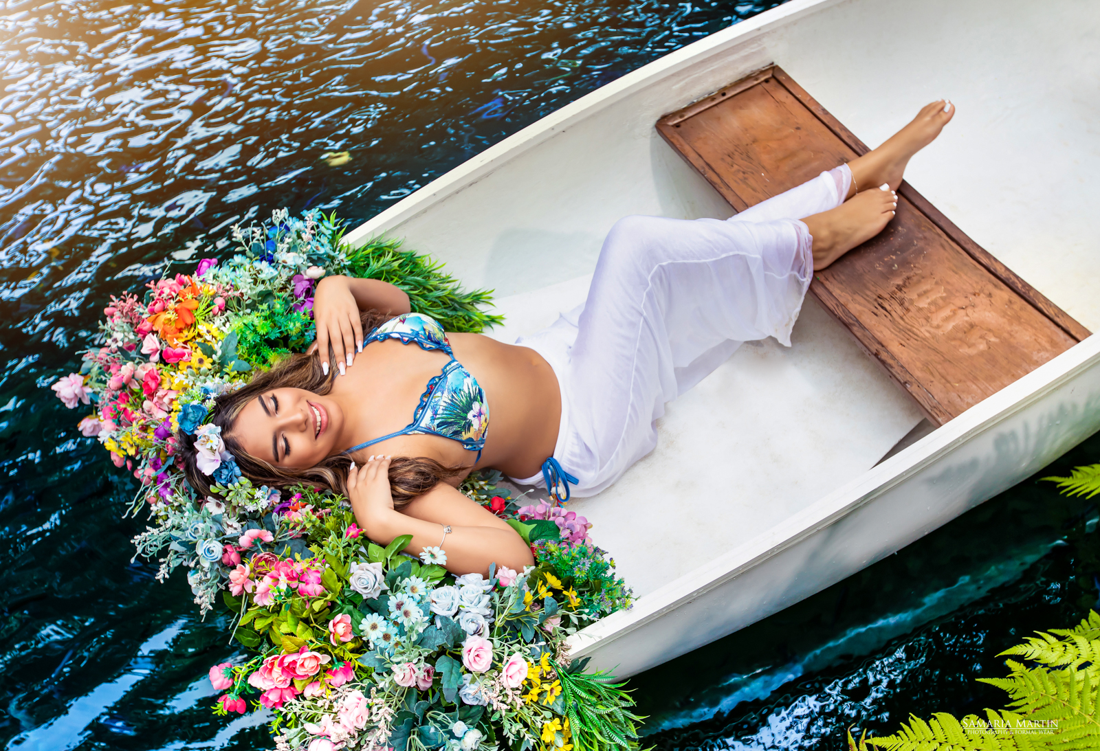 If you want to dazzle in your Quinceanera Album, try a canoe Photoshoot 